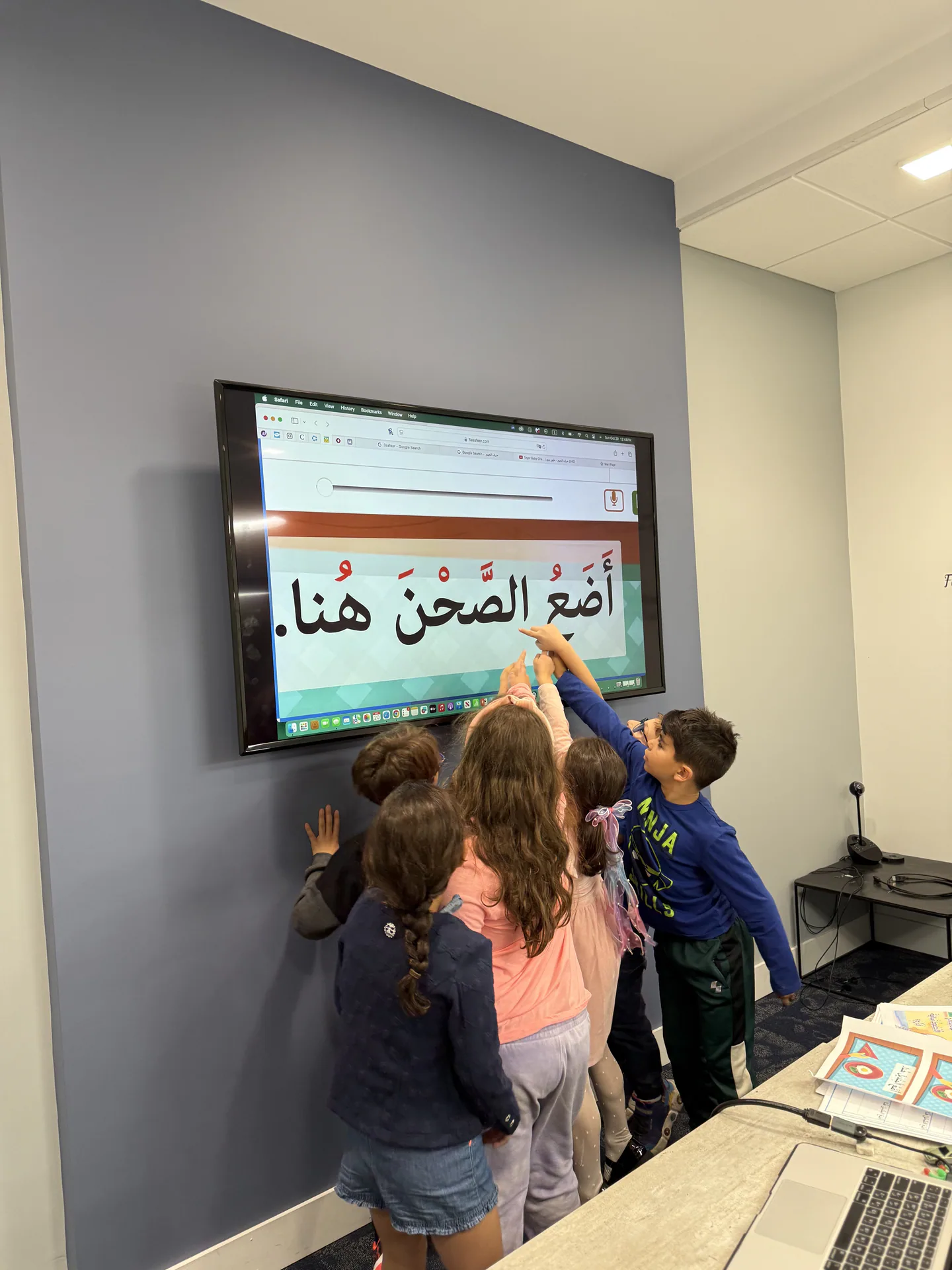 Students enjoying Arabic learning activities at Salis